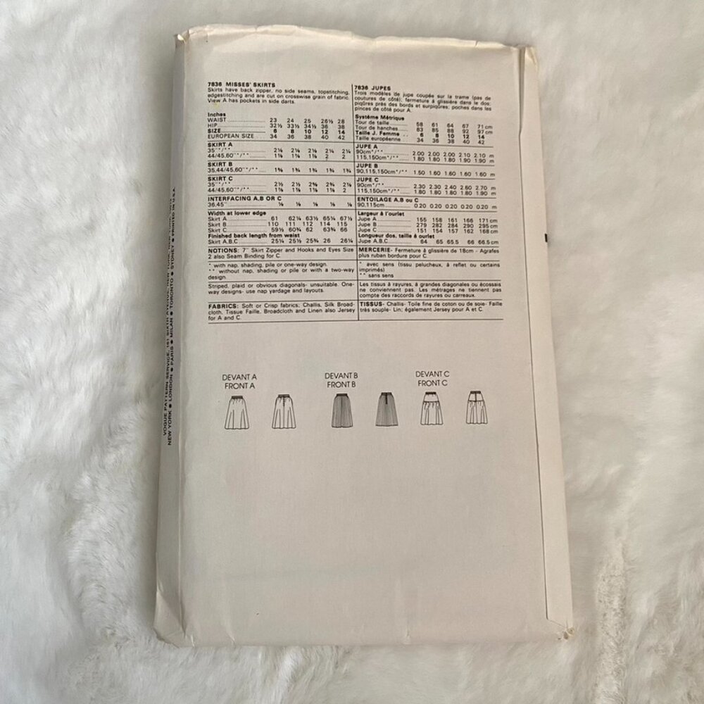 Vogue Sewing Pattern - Picture 2 of 2
